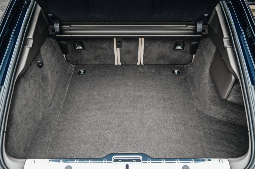 Porsche Panamera O porta-malas comporta até 495 litros