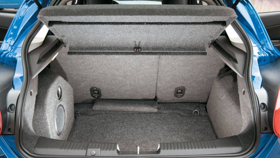 Seu porta-malas, de 400 litros, é maior que o dos rivais Seu porta-malas, de 400 litros, é maior que o dos rivais