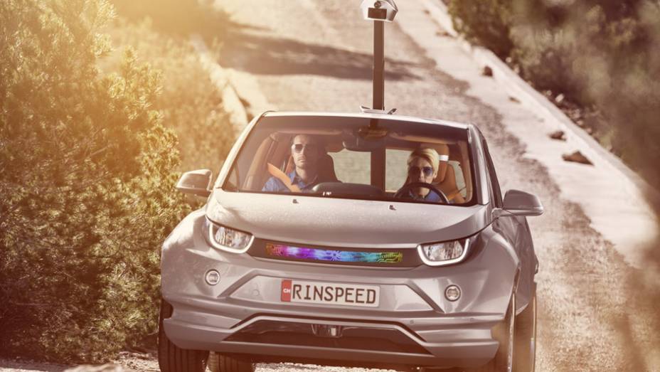 Modelo vem com câmera 3D que mapeia percurso em busca de perigos para o carro e seus ocupantes | <a href="https://gutenberg.quatrorodas.abril.com.br/noticias/saloes/genebra-2015/rinspeed-transforma-bmw-i3-algo-ainda-mais-futurista-838080.shtml" rel="migration">Leia mais</a>