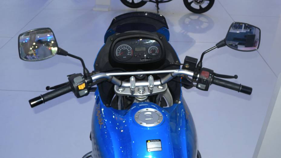 Motor é monocilíndrico de 590 cm³ | <a href="https://gutenberg.quatrorodas.abril.com.br/moto/noticias/traxx-exibe-dunna-600-seu-estande-642083.shtml" rel="migration">Leia mais</a>