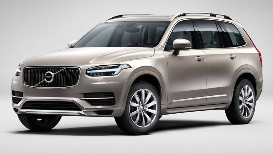 Lançado em 2003, o XC90, enfim, chega à segunda geração | <a href="https://gutenberg.quatrorodas.abril.com.br/carros/lancamentos/volvo-xc90-797953.shtml" rel="migration">Leia mais</a>