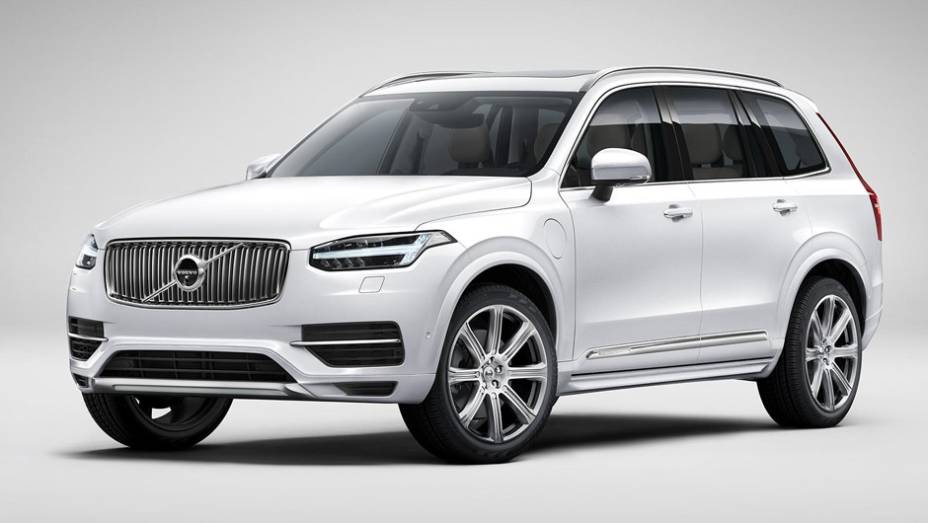 O novo XC90 começa a ser produzido no segundo semestre na Suécia, mas só chega às ruas em maio de 2015 | <a href="https://gutenberg.quatrorodas.abril.com.br/carros/lancamentos/volvo-xc90-797953.shtml" rel="migration">Leia mais</a>