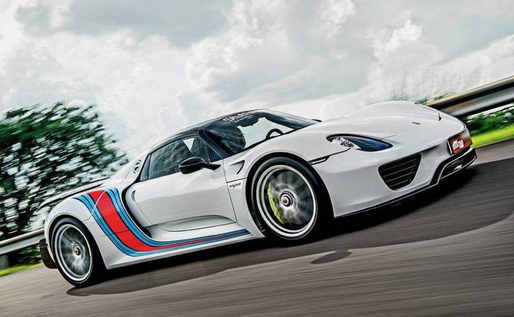 Porsche 918 Spyder Spyder tem três motores e quase 900 cv de potência