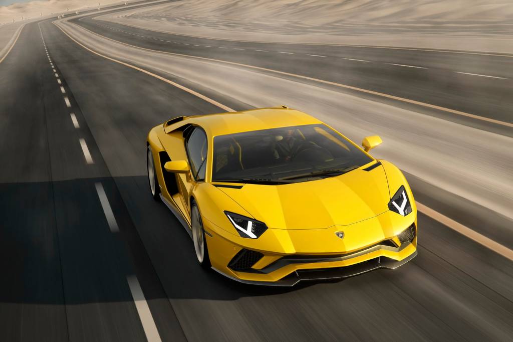 Lamborghini Aventador S ganha esterçamento nas quatro rodas