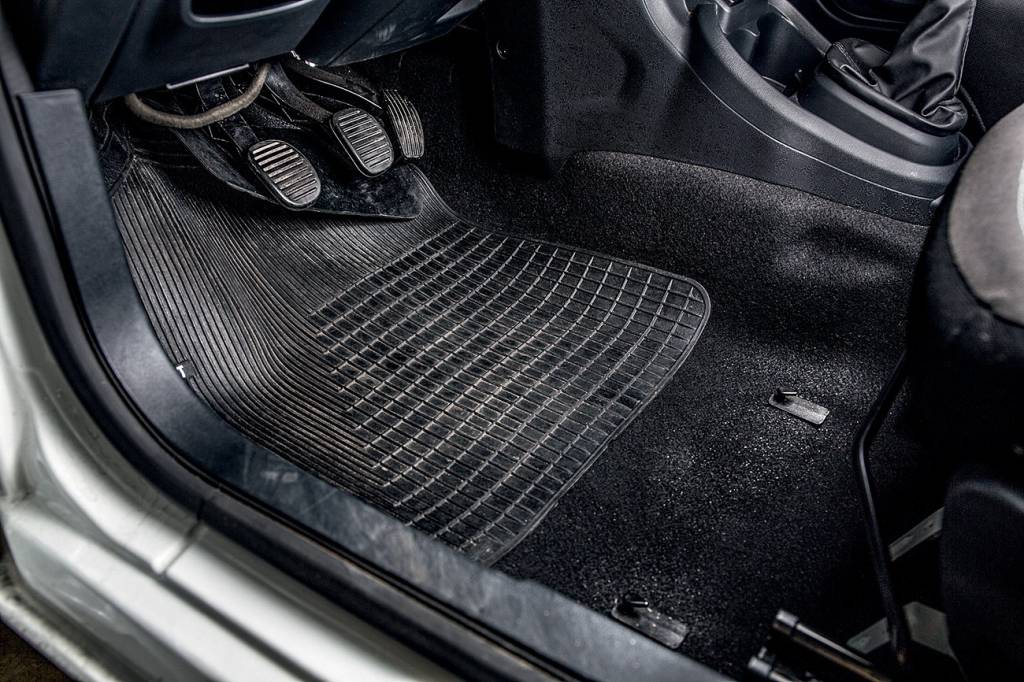 Longa Duração: tapetes do Fiat Mobi enrolam nos pedais