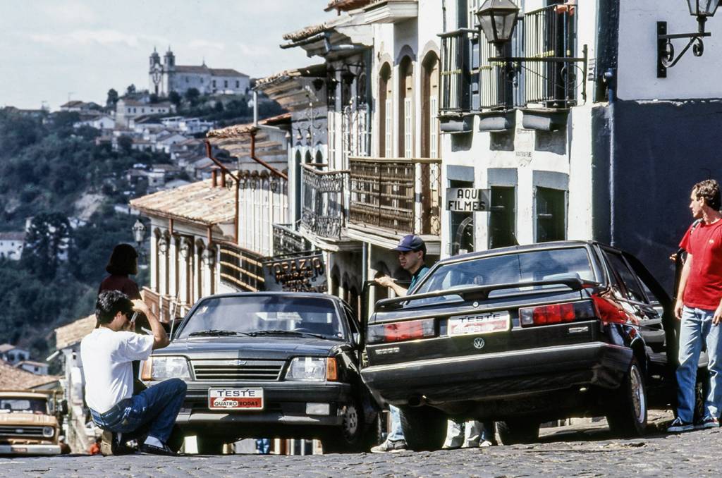 Santana Executivo x Monza 500 EF Em Ouro Preto (MG), uma foto para o álbum de recordações