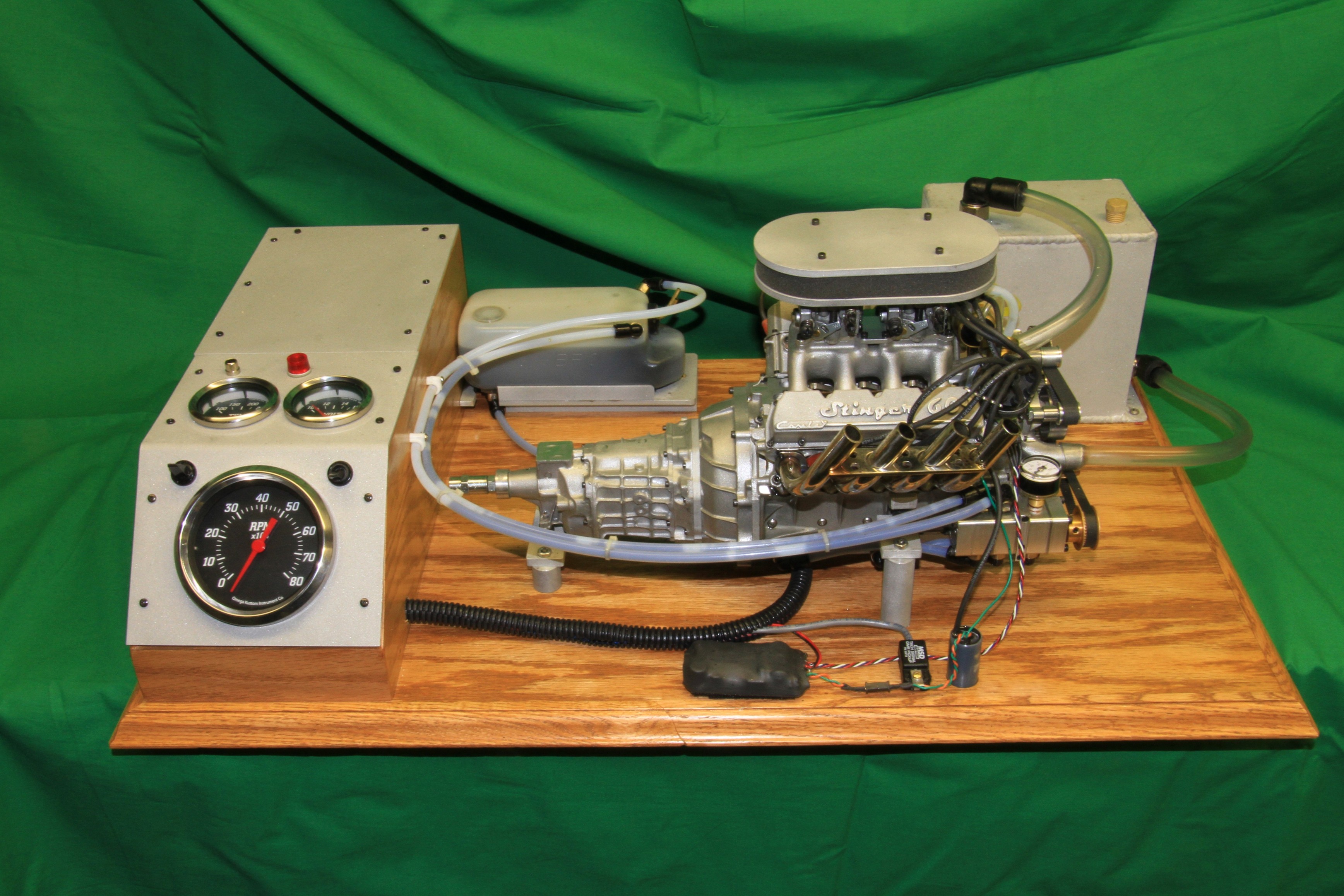 Motor V8 em miniatura 2