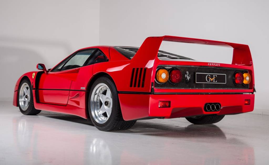 Ferrari F40 Ferrari F40 na posição 3x4 de traseira