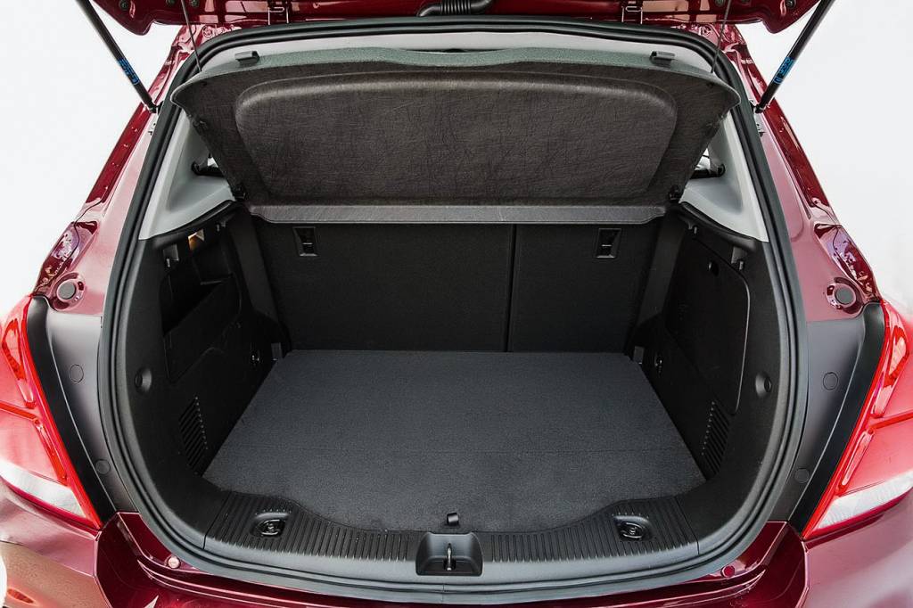 Chevrolet Tracker Porta-malas de 306 litros não é dos maiores