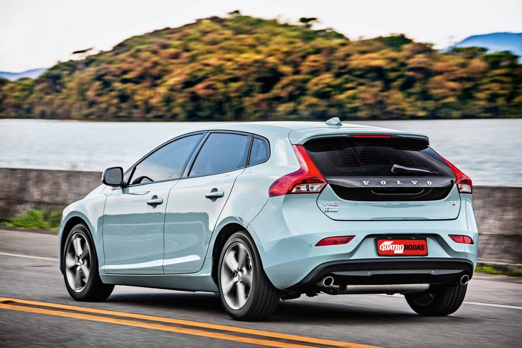 Volvo V40 Momentum Traseira segue sem mudanças