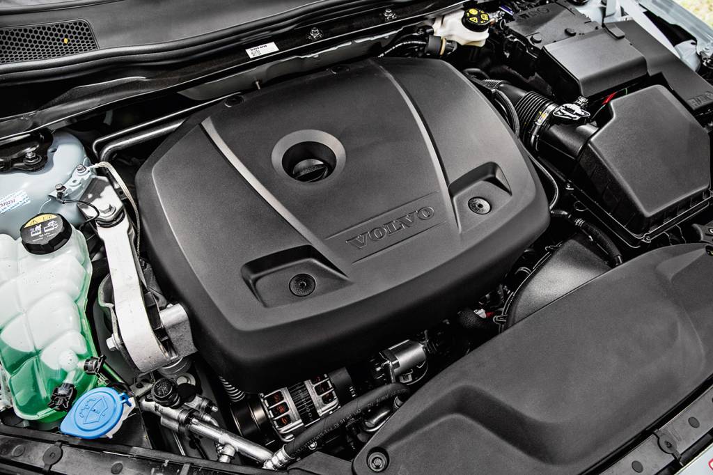 Volvo V40 Momentum Motor 2.0 com turbo e injeção direta renre 190 cv e 30,6 mkgf