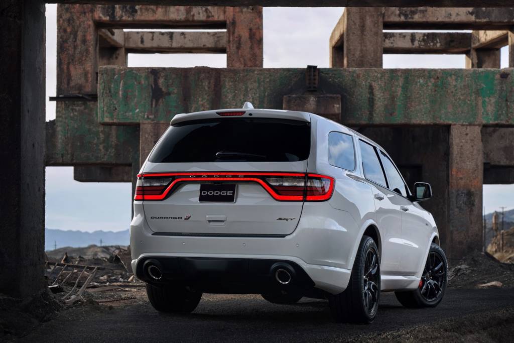 Dodge Durango SRT Dodge Durango SRT na posição 3x4 de traseira