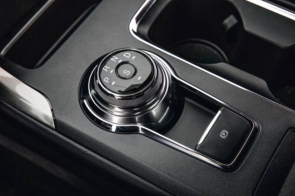Ford Fusion SEL Câmbio com botão giratório lembra os modelos da Jaguar