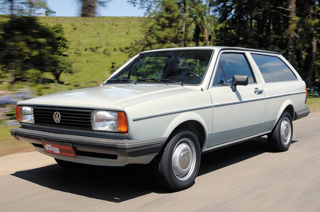 Linhas retas e mecânica originada do Passat