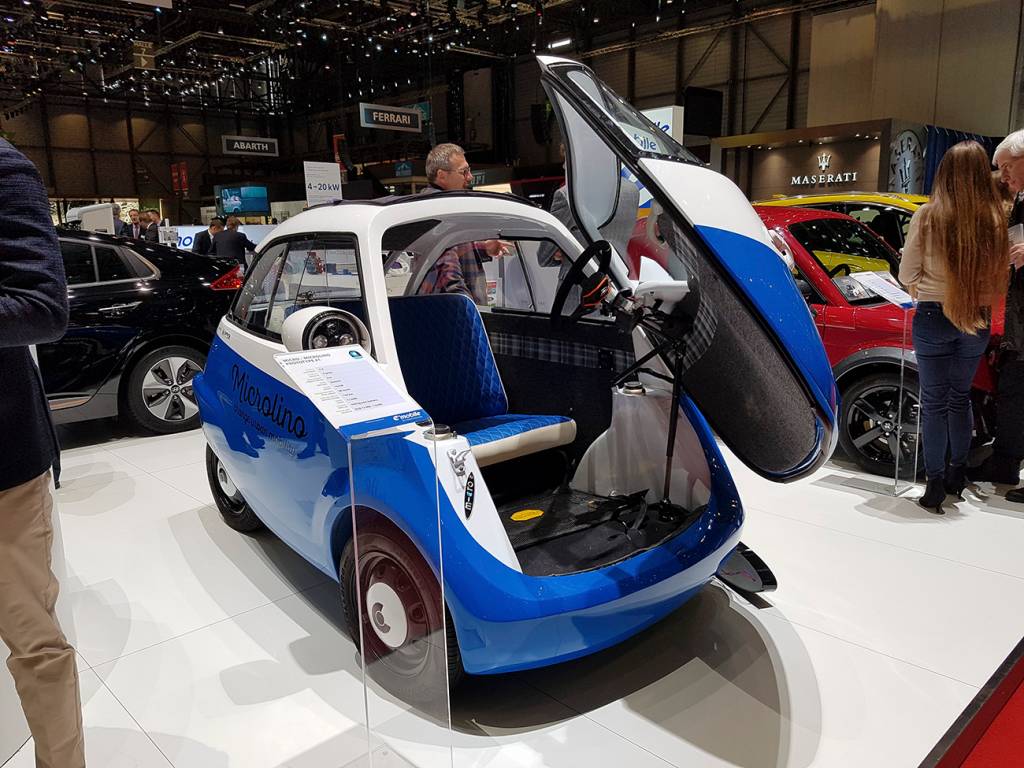 Microlino Com um motor elétrico de 15 kW, ele atinge 90 km/h e tem autonomia de 120 km