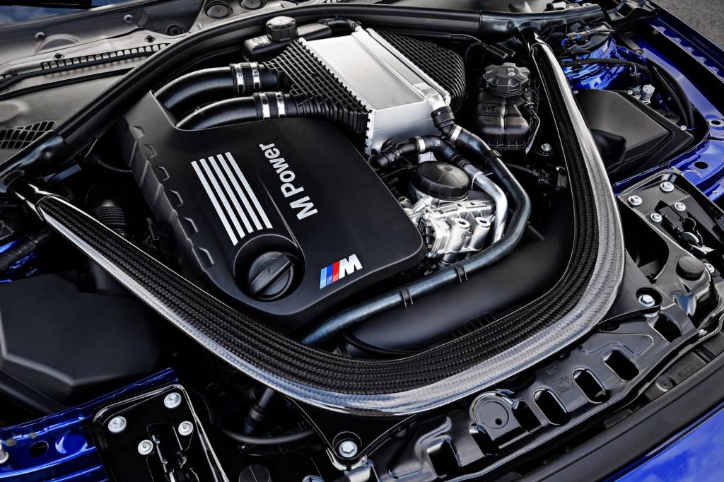 BMW M4 CS 10