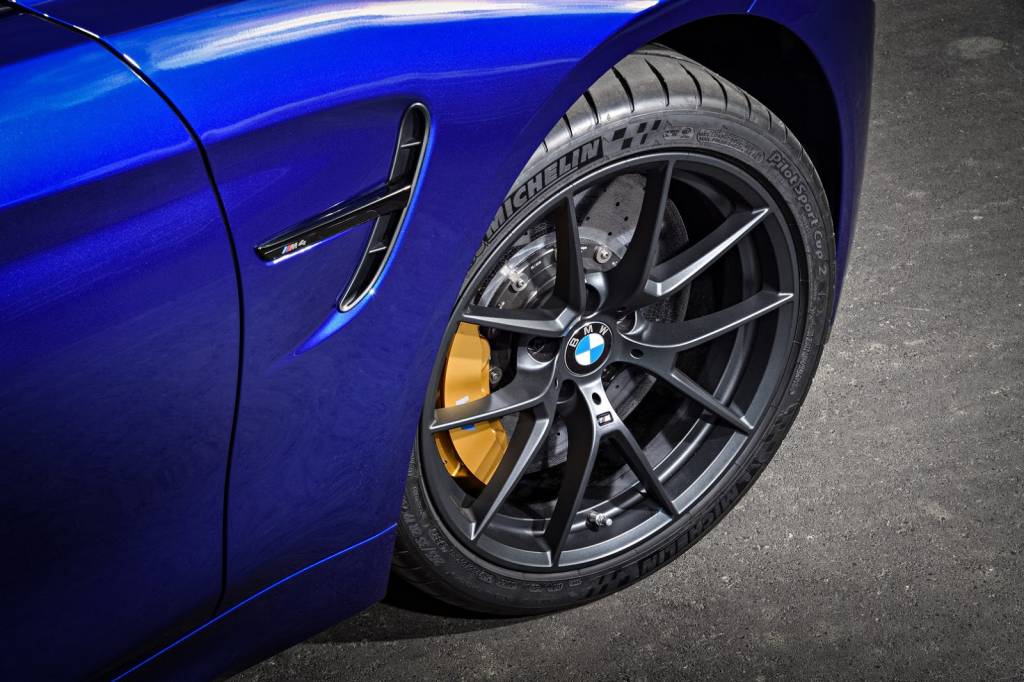 BMW M4 CS 5