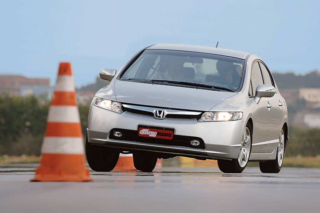 Honda New Civic fez história entre os sedãs e agora custa R$ 40.000
