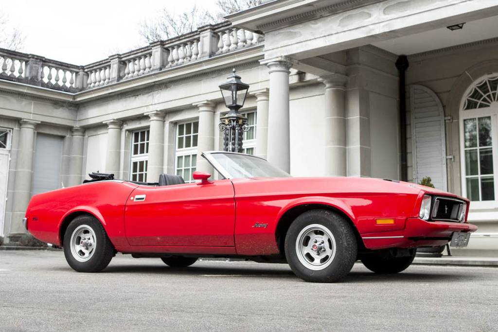 Coleção de carros clássicos de palácio suíço (7)