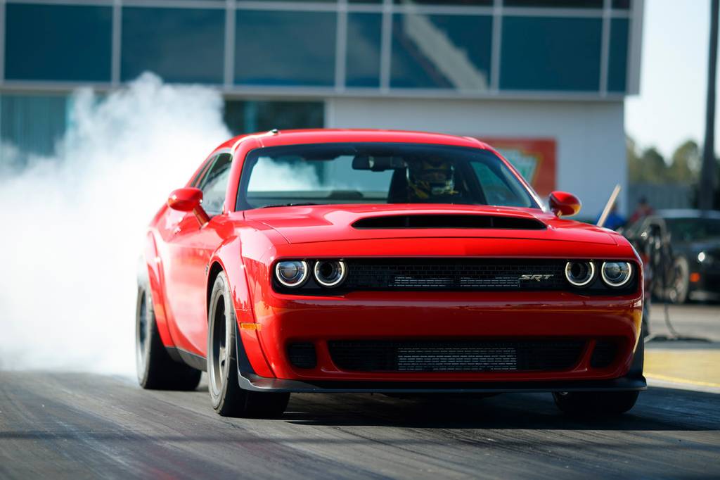 Pneus do Challenger Demon levam Dodge recorrer ao “jeitinho”