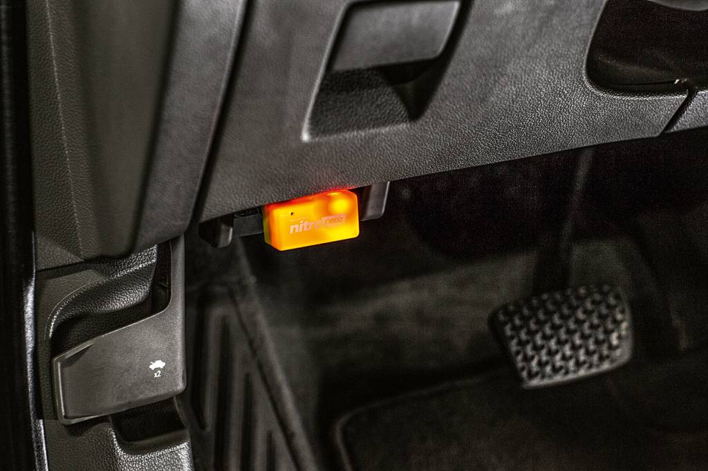 teste de produto – nitro obd2 O produto é instalado sob o painel