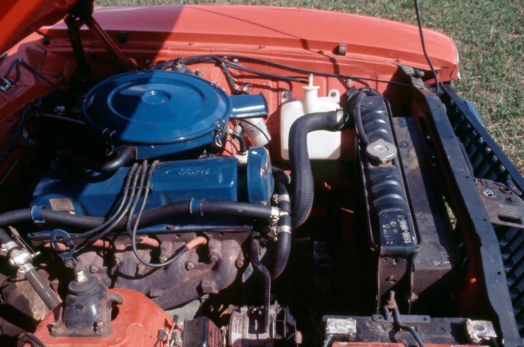 Ford Maverick GT 4 Motor 2.3 quatro cilindros do Maverick: 99 cv e 16,9 mkgf