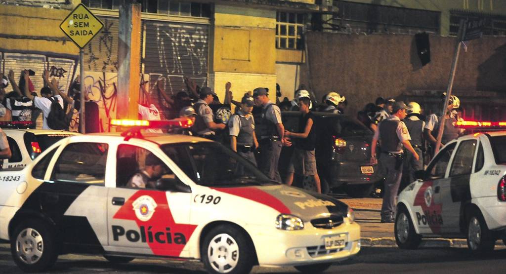 Viatura Chevrolet Corsa da PM de São Paulo