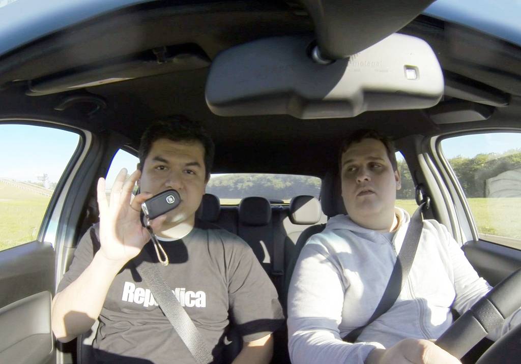 E se jogarmos a chave presencial para fora do carro em movimento?