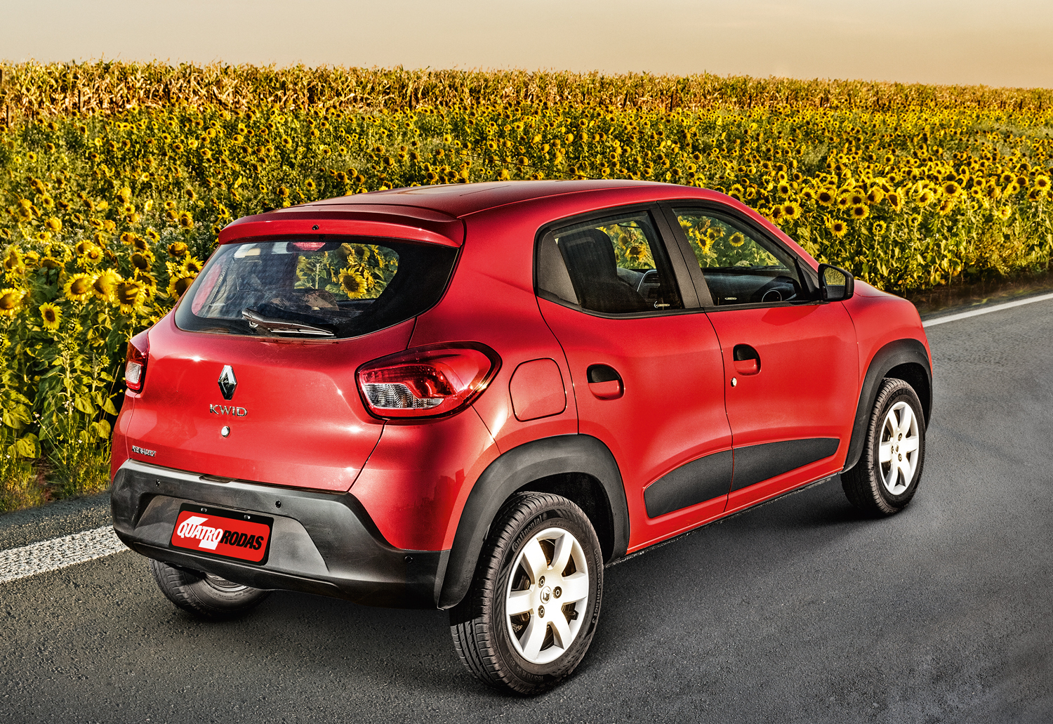 Mini-Duster: rodas aro 14, para-lamas com extensores de pl&aacute;stico preto e grade vertical