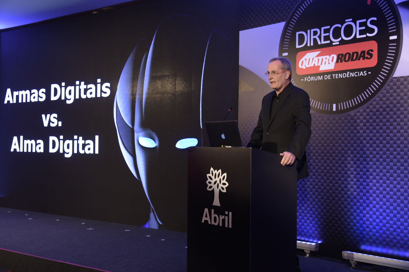 Em sua palestra, Longo afirma que n&atilde;o basta utilizarmos as armas digitais, as empresas precisam ter alma digital