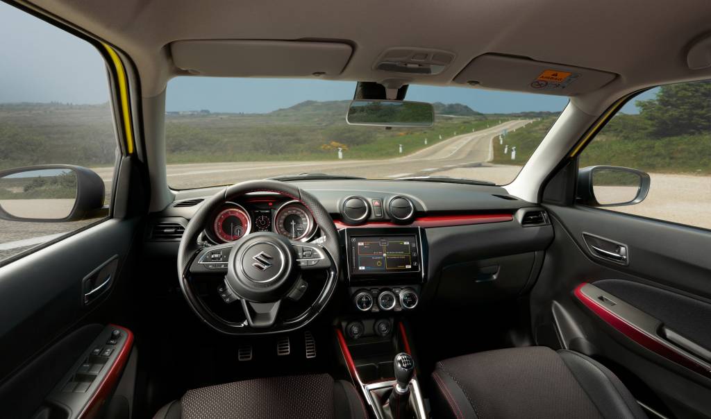Novo Suzuki Swift Sport fica mais leve e se rende ao turbo