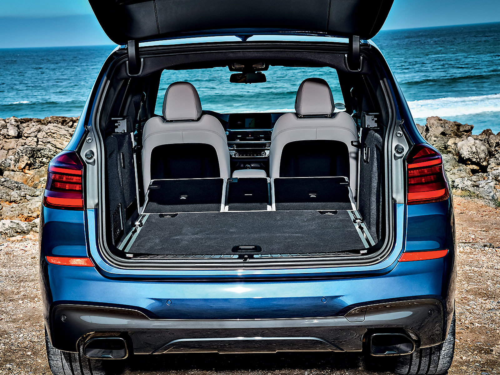 Banco traseiro &eacute; tripartido, em propor&ccedil;&atilde;o 20/40/20