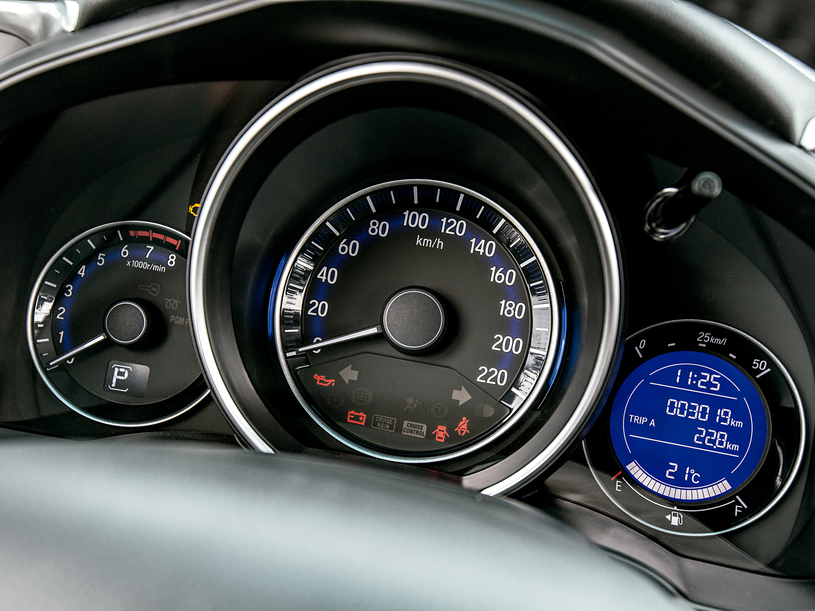 A vers&atilde;o topo de linha conta com indicador de temperatura externa