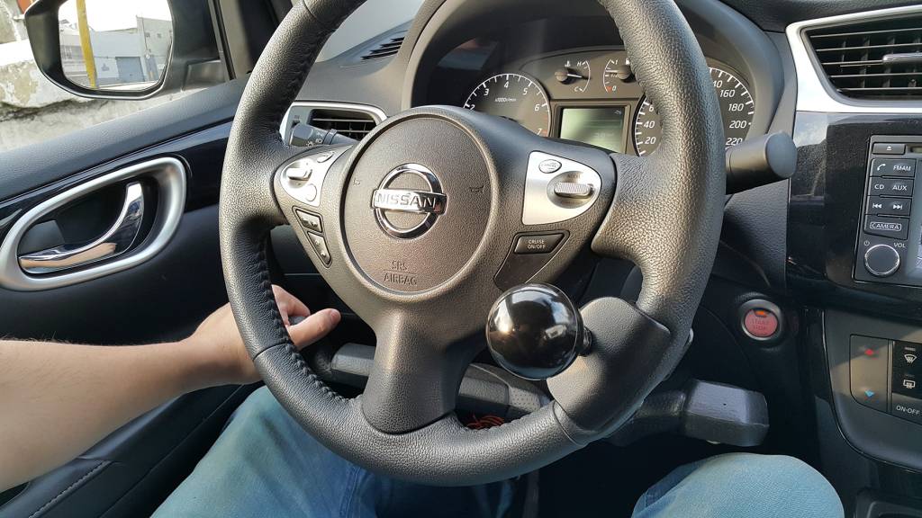 É assim que se dirige um carro adaptado para PcD