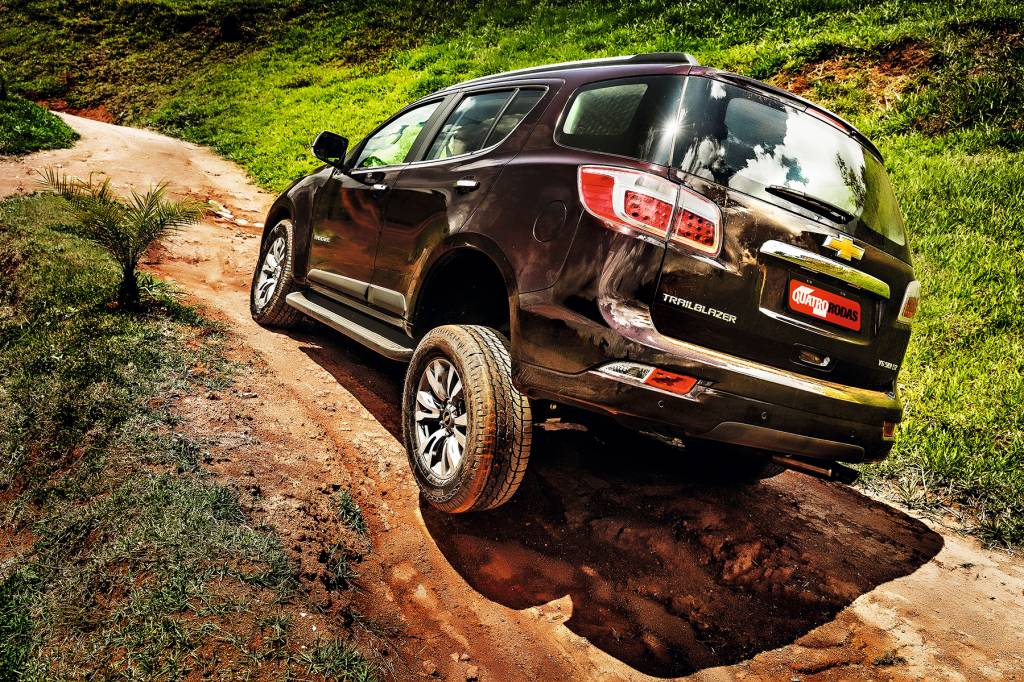 Chevrolet Trailblazer é SUV de sete lugares usado parrudo e 4×4