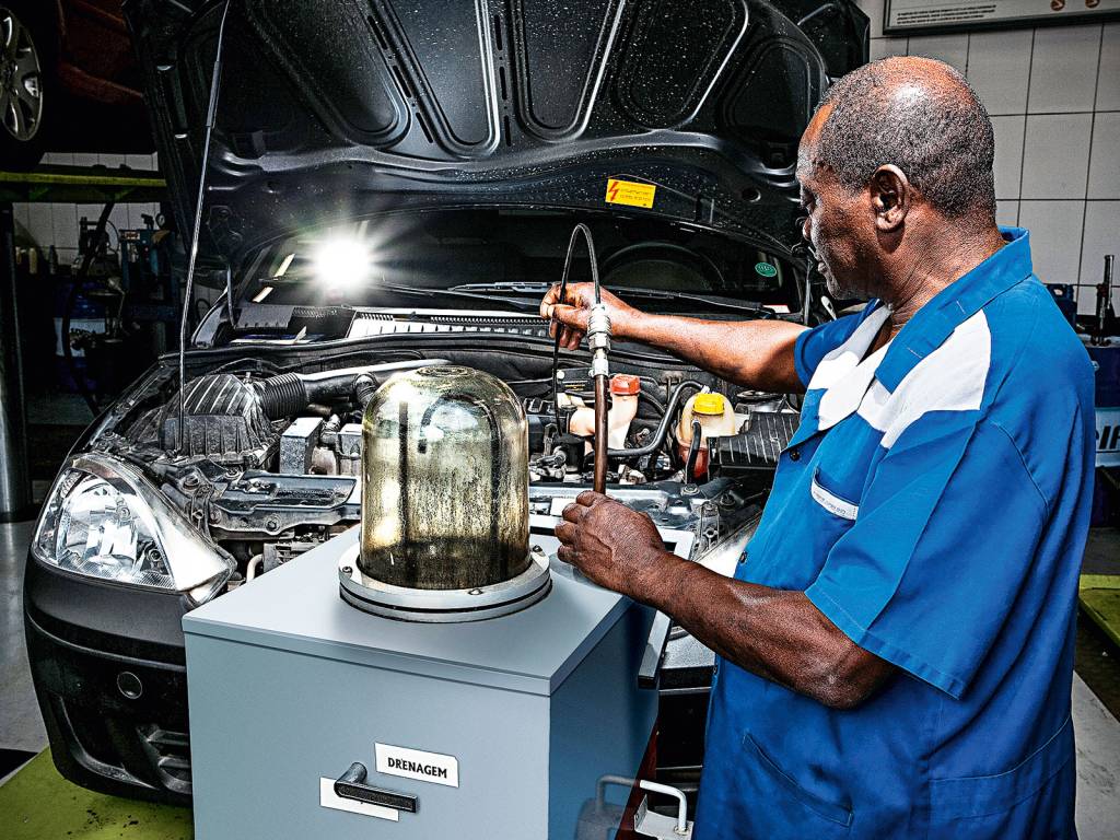 Após amaciar o motor nos primeiros 1.000 km, deve-se trocar óleo?