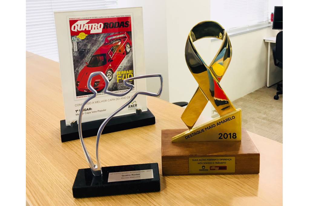 QUATRO RODAS recebe três prêmios em dois meses