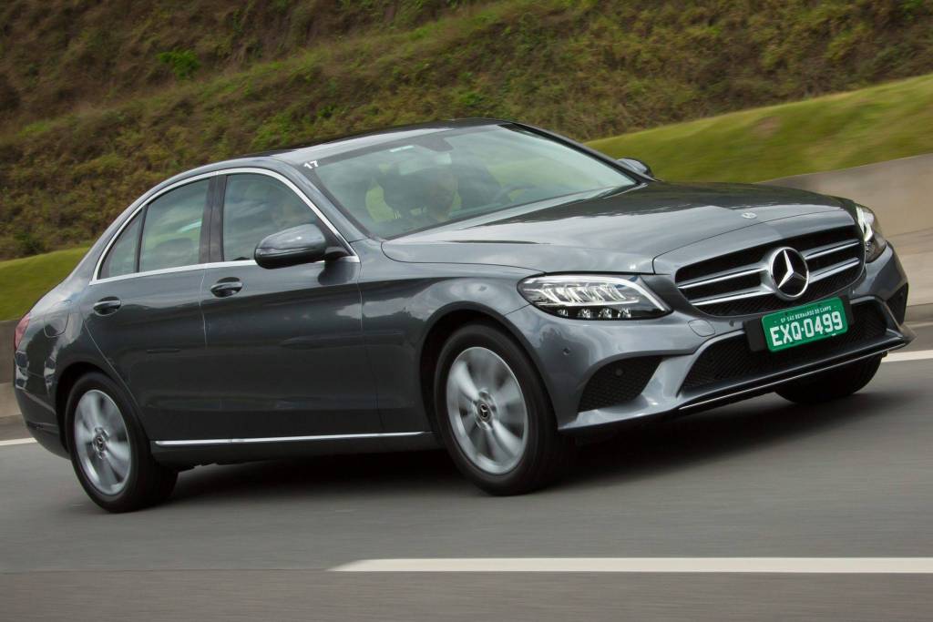 Mercedes-Benz fecha única fábrica de carros no Brasil e culpa Covid-19