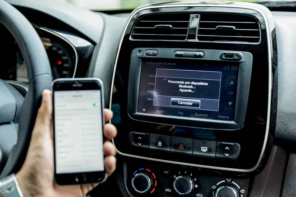 Longa Duração: viva-voz do Renault Kwid demora a parear e tem áudio ruim