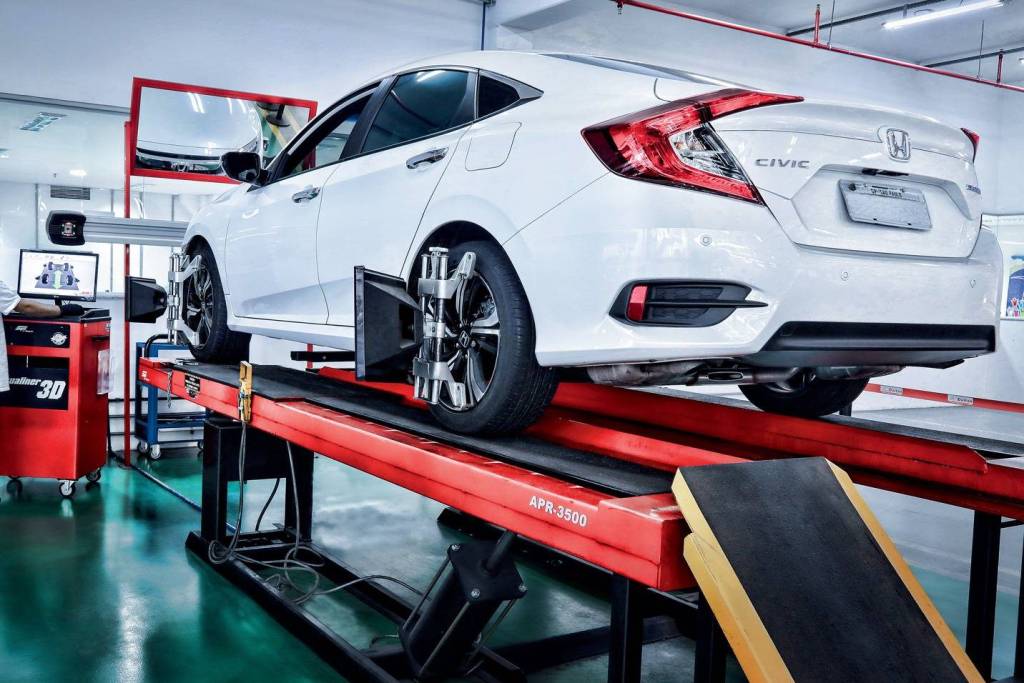Honda Civic em alinhamento Direção por cabos pode tornar alinhamento e balanceamento obsoletos