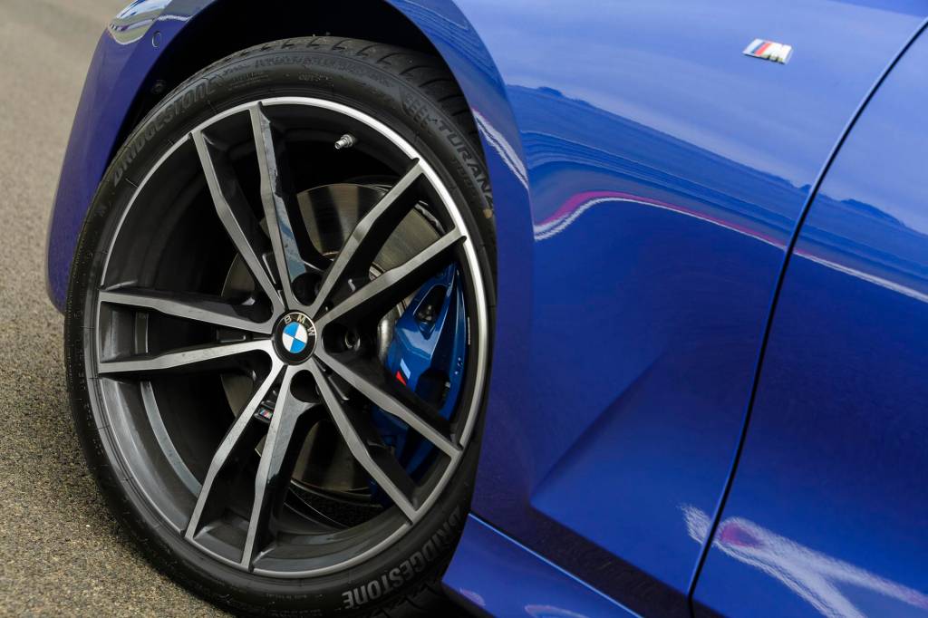 BMW 330i-74 BMW 330i-74