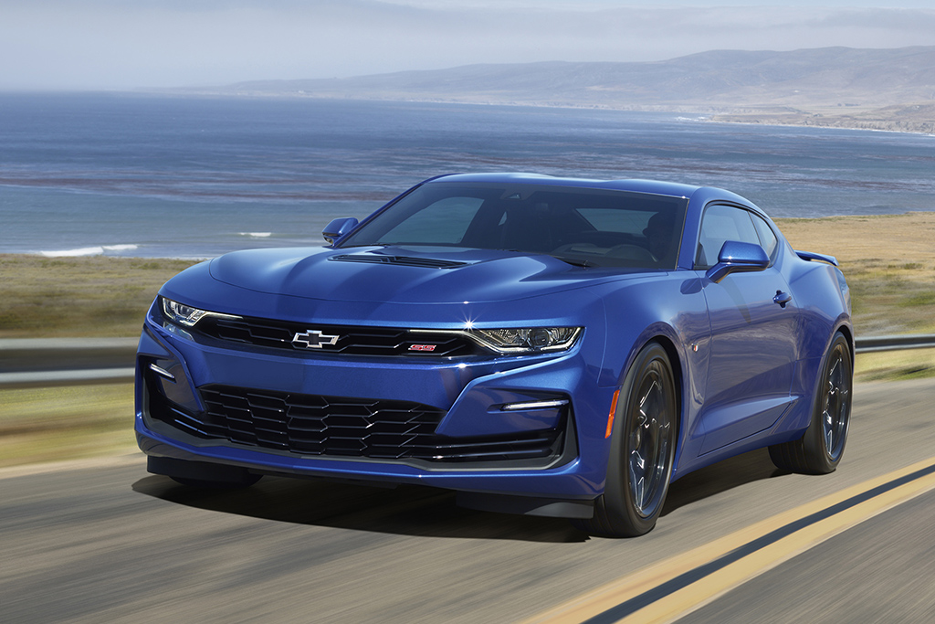 Chevrolet Camaro SS 2020 Chevrolet Camaro azul visto 3/4 de frente