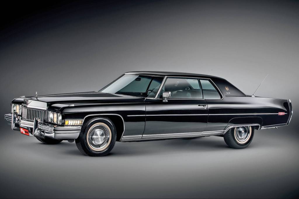Cadillac DeVille, um cupê de 2 toneladas com motor de 8 litros