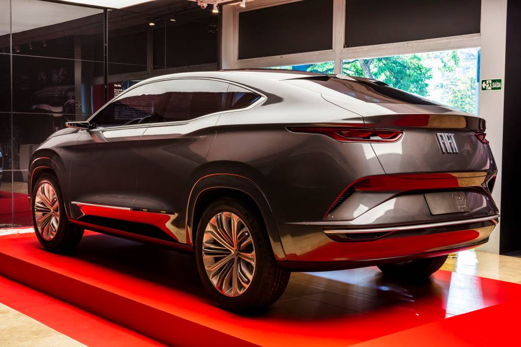 Fiat Fastback Afinal, Fiat revelou visual de seu novo SUV ao inaugurar centro de design?