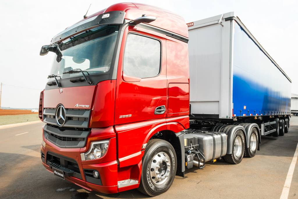Mercedes Actros Impressões: como é andar num caminhão de R$ 700.000 que não tem retrovisor