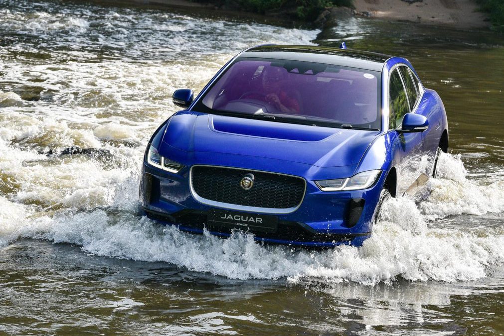 Jaguar I-Pace Dá para encarar alagamentos (leves) com um elétrico sem medo