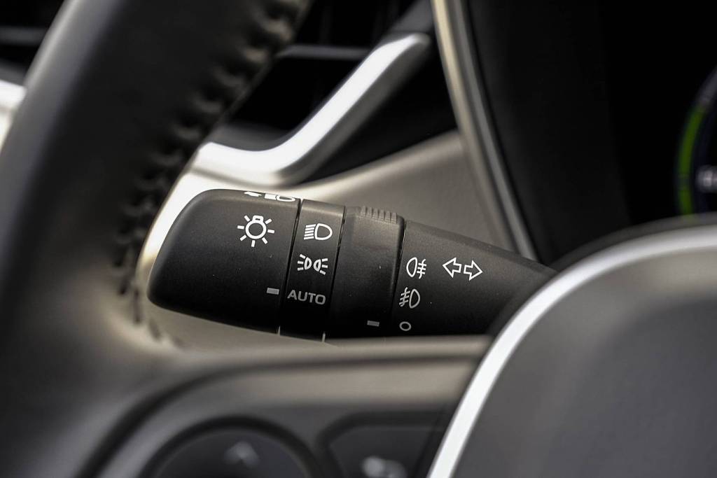 Correio Técnico: Por que não dá para desligar o farol do Toyota Corolla?