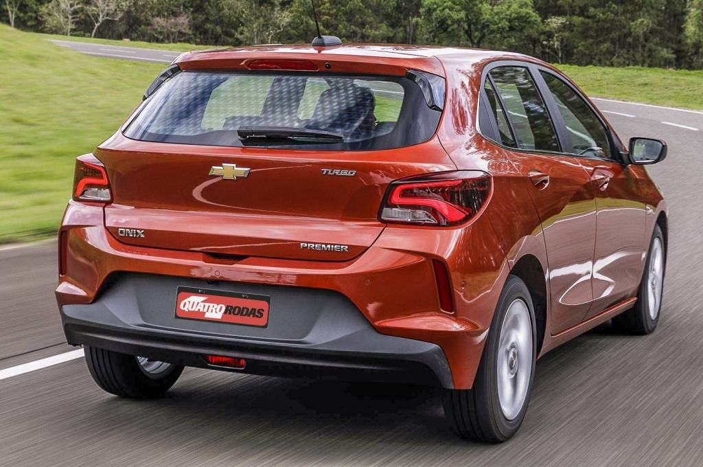 Dólar alto faz preço dos carros disparar mesmo com queda brusca nas vendas