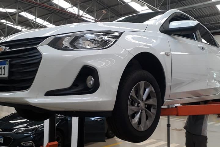 Rede GM orienta dono de Onix com risco de vazamento a rodar sem conserto