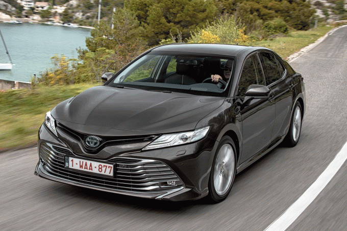 Toyota-Camry-2019-frente